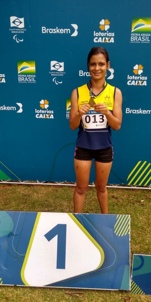 Douradense Daiane Mailan volta a brilhar em competição nacional: dois ouros em Londrina
