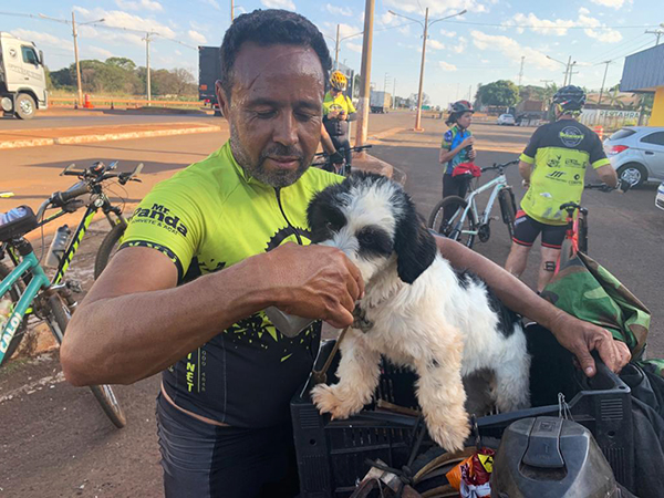 “Faria tudo de novo”, diz douradense que pedalou ida e volta do RJ com seu pet