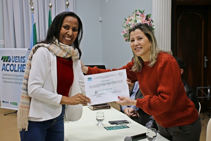 UEMS Acolhe forma turma do curso de português para estrangeiros em Dourados UEMS Acolhe forma turma do curso de português para estrangeiros em Dourados