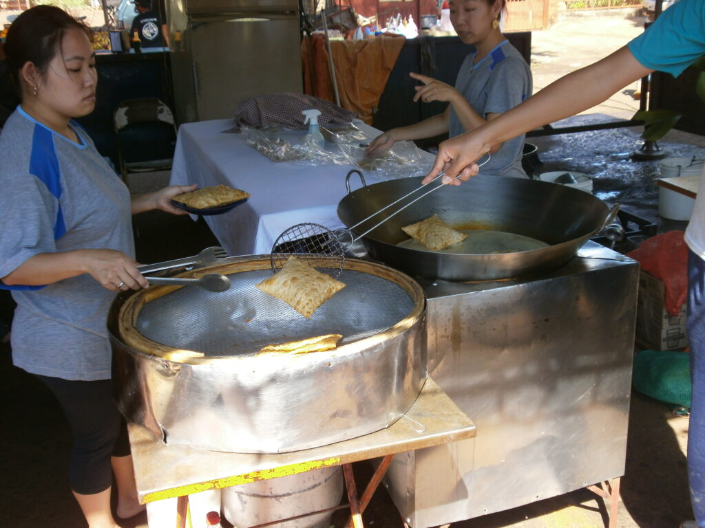 Refeição na feira: 'Os deliciosos pastéis da família Sato'