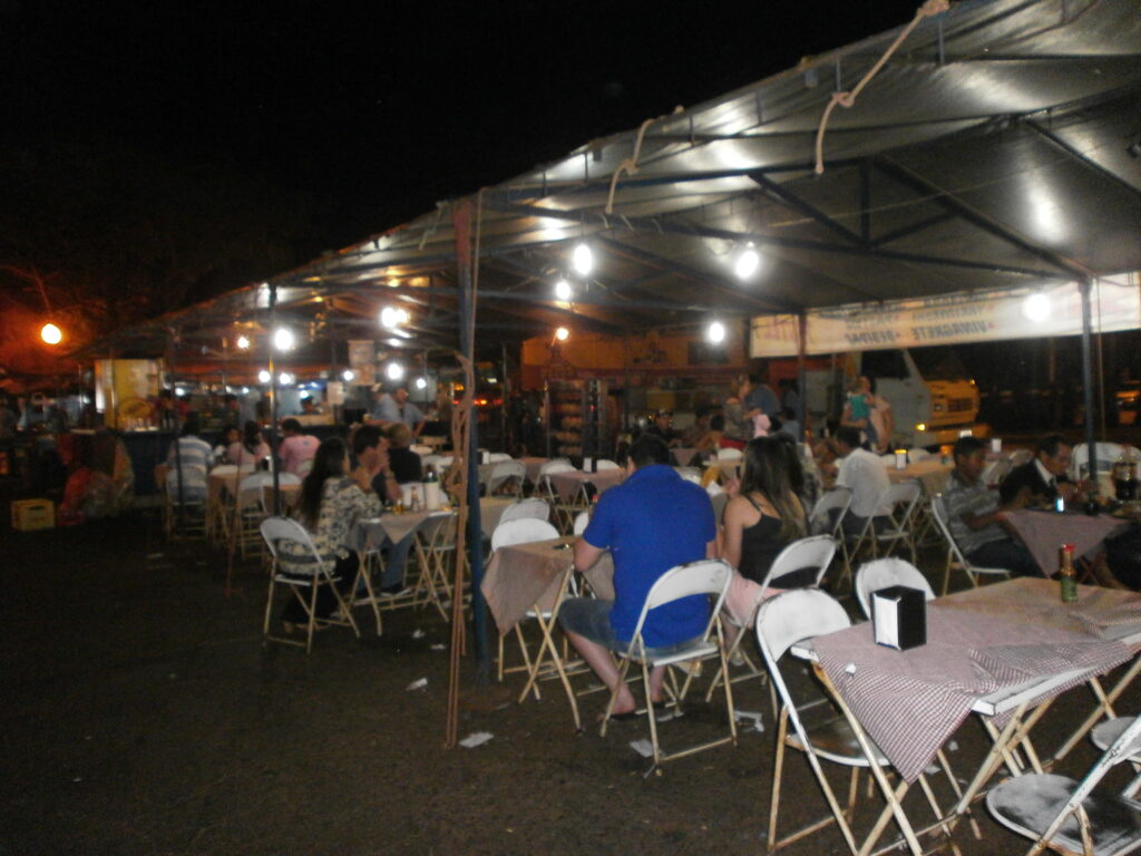 Refeição na feira: 'Os deliciosos pastéis da família Sato'