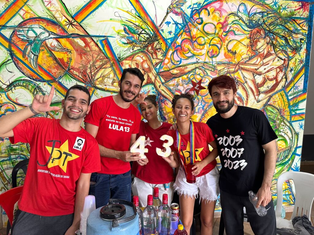 Em Dourados a festa de aniversário do PT contou com mais de 500 participantes Em Dourados a festa de aniversário do PT contou com mais de 500 participantes
