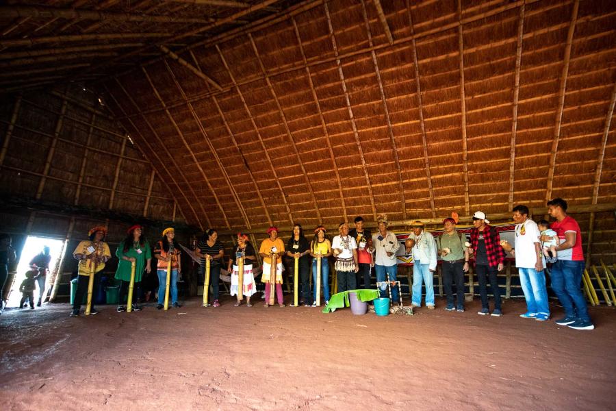 Em cerimônia ritual Guarani e Kaiowá, UFGD inaugura casa tradicional indígena no campus