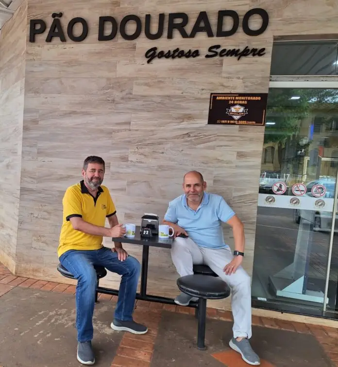 Frequentadores repercutem os 40 anos da Pão Dourado; Laudir concede Moção a Everaldo Leite Frequentadores repercutem os 40 anos da Pão Dourado; Laudir concede Moção a Everaldo Leite