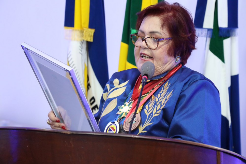 Em noite memorável, com discurso em versos, ALBD empossa novos membros Em noite memorável, com discurso em versos, ALBD empossa novos membros