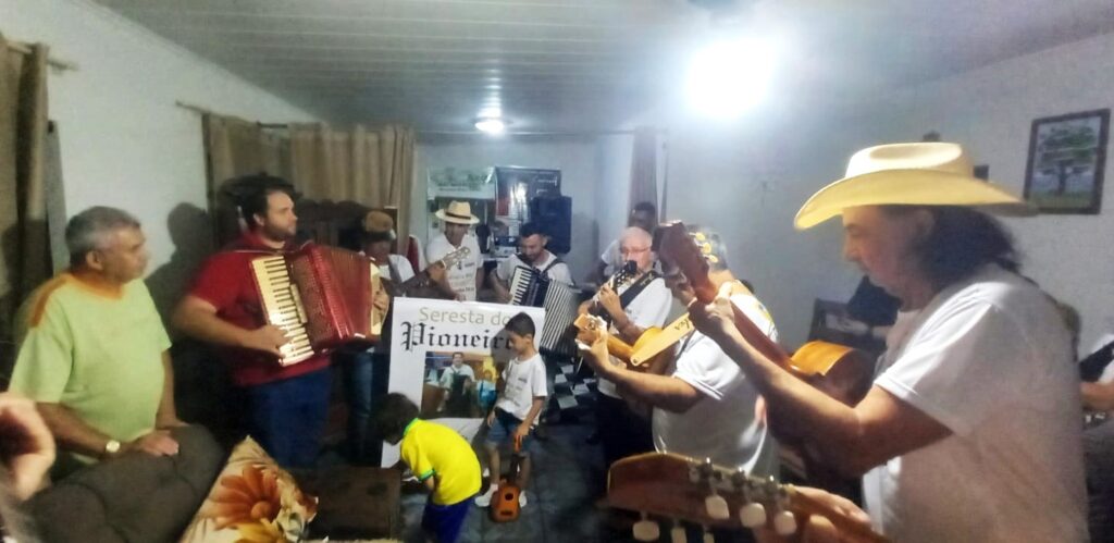 Dourados 88 anos: Seresta dos pioneiros movimentou a noite e a madrugada douradense Dourados 88 anos: Seresta dos pioneiros movimentou a noite e a madrugada douradense