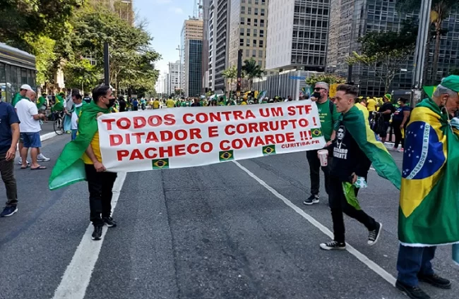 Bolsonaro volta à Paulista sob cerco do STF para exibir apoio de massa Bolsonaro volta à Paulista sob cerco do STF para exibir apoio de massa