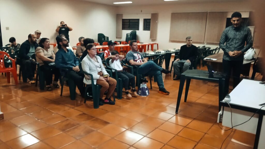 Mestre Tiago Pereira Rodrigues conquista Dourados com Xadrez e palestra inspiradora Mestre Tiago Pereira Rodrigues conquista Dourados com Xadrez e palestra inspiradora