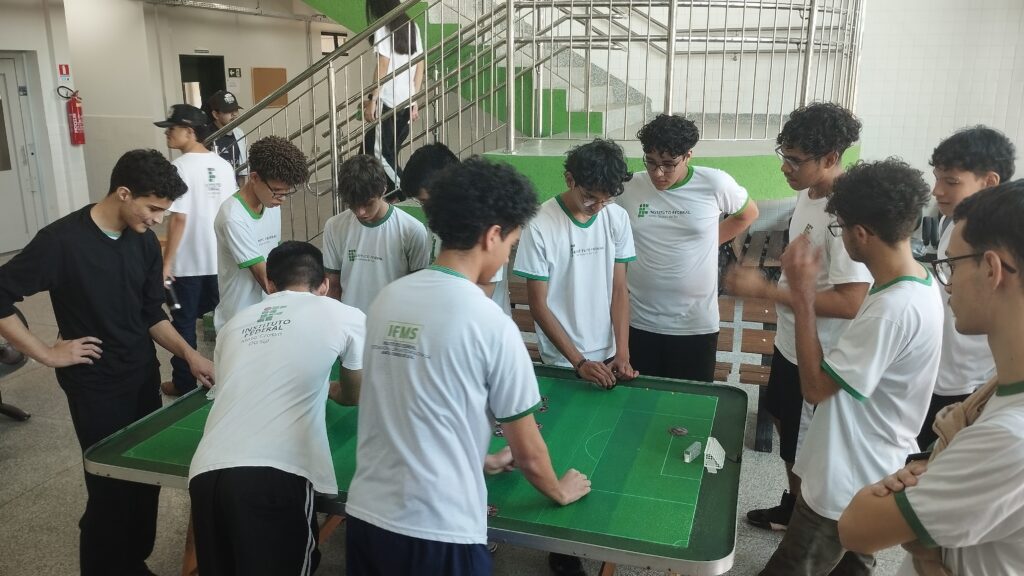Parceria ensina futebol de mesa a alunos do IFMS em Campo Grande Parceria ensina futebol de mesa a alunos do IFMS em Campo Grande