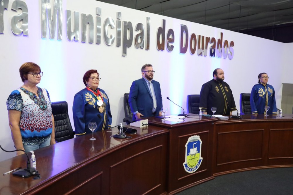 Em noite memorável, com discurso em versos, ALBD empossa novos membros Em noite memorável, com discurso em versos, ALBD empossa novos membros