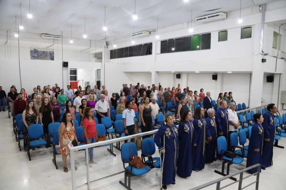 Em noite memorável, com discurso em versos, ALBD empossa novos membros