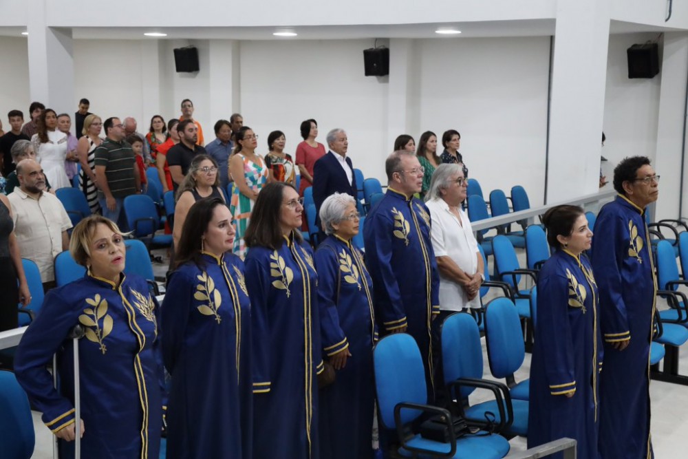 Em noite memorável, com discurso em versos, ALBD empossa novos membros