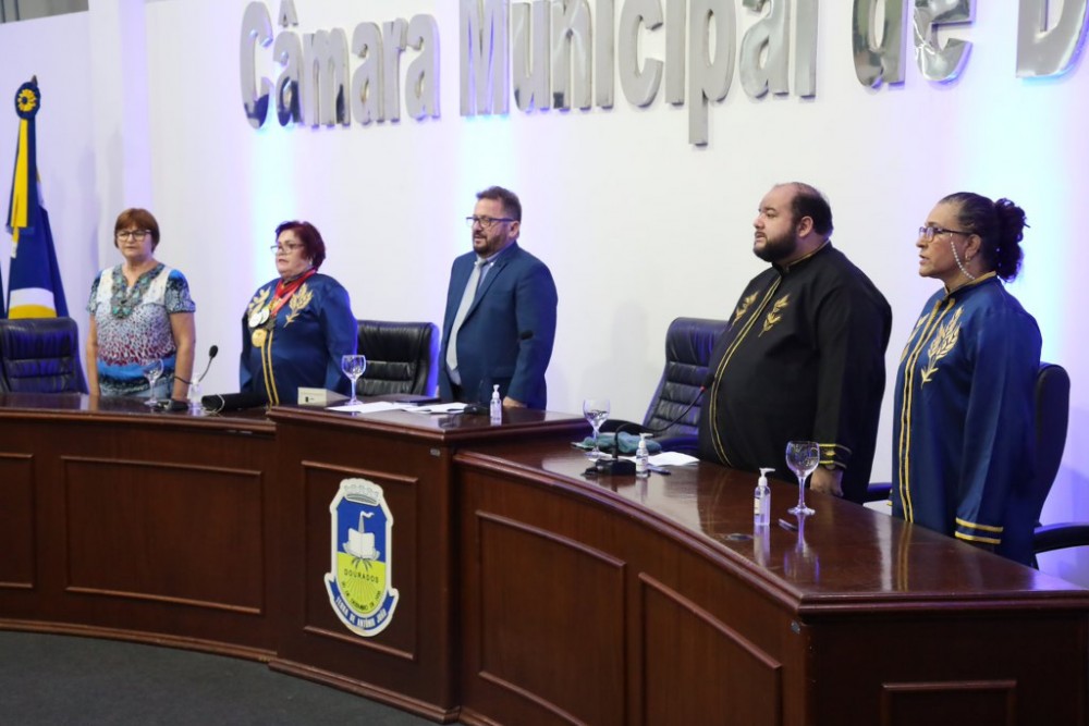 Em noite memorável, com discurso em versos, ALBD empossa novos membros Em noite memorável, com discurso em versos, ALBD empossa novos membros