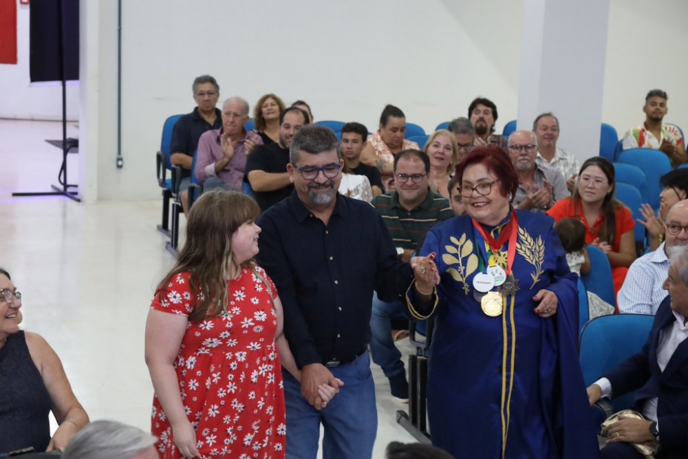 Em noite memorável, com discurso em versos, ALBD empossa novos membros Em noite memorável, com discurso em versos, ALBD empossa novos membros