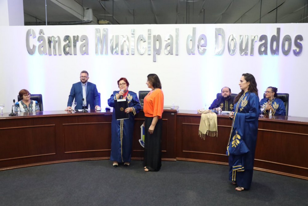 Em noite memorável, com discurso em versos, ALBD empossa novos membros Em noite memorável, com discurso em versos, ALBD empossa novos membros
