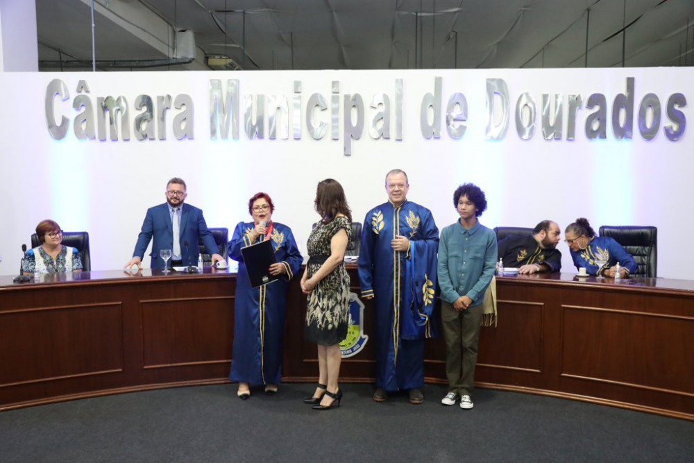 Em noite memorável, com discurso em versos, ALBD empossa novos membros Em noite memorável, com discurso em versos, ALBD empossa novos membros