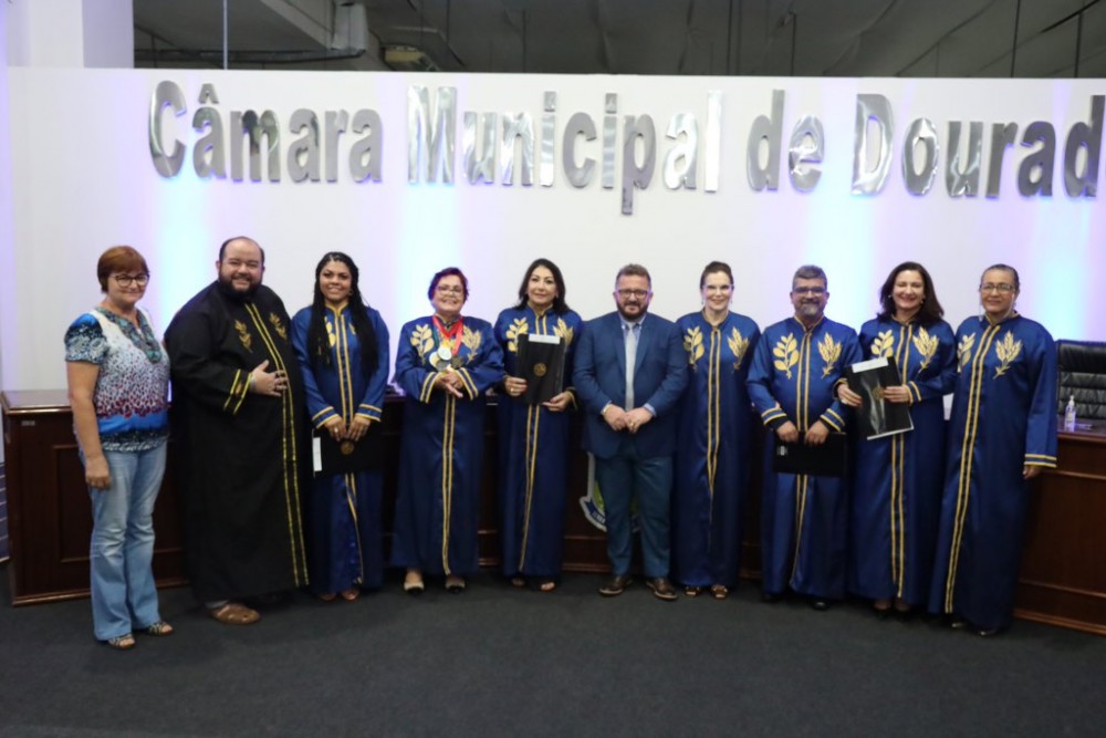 Em noite memorável, com discurso em versos, ALBD empossa novos membros Em noite memorável, com discurso em versos, ALBD empossa novos membros