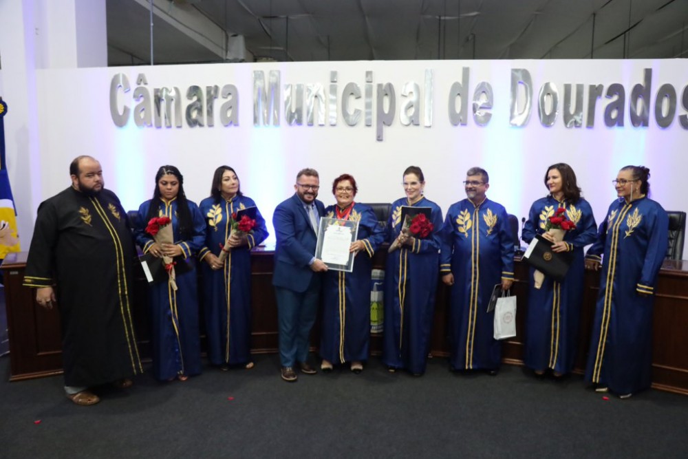 Em noite memorável, com discurso em versos, ALBD empossa novos membros Em noite memorável, com discurso em versos, ALBD empossa novos membros