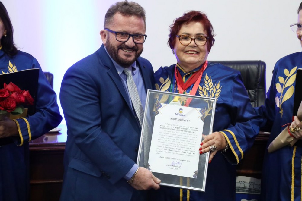 Em noite memorável, com discurso em versos, ALBD empossa novos membros