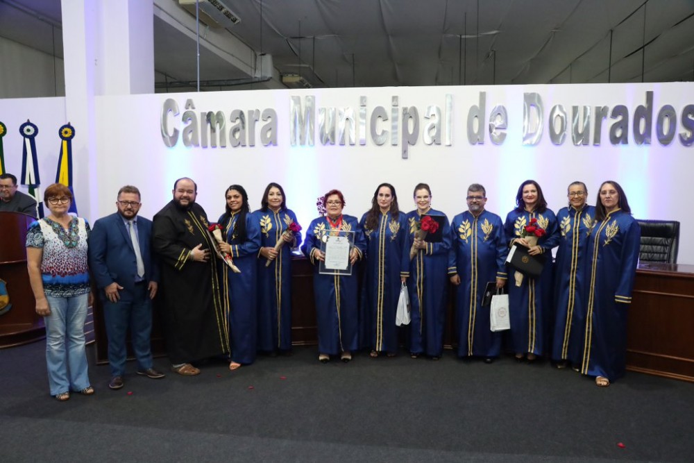 Em noite memorável, com discurso em versos, ALBD empossa novos membros