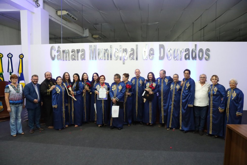 Em noite memorável, com discurso em versos, ALBD empossa novos membros