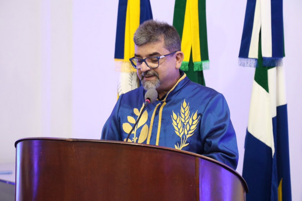 Em noite memorável, com discurso em versos, ALBD empossa novos membros Em noite memorável, com discurso em versos, ALBD empossa novos membros