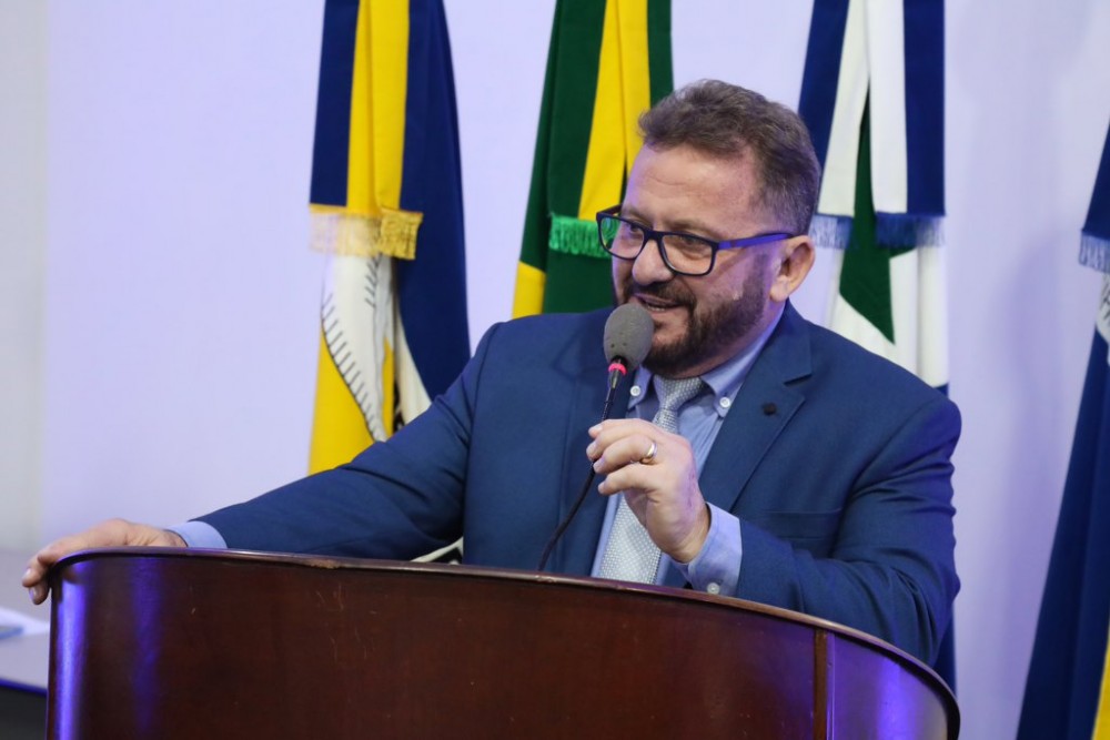 Em noite memorável, com discurso em versos, ALBD empossa novos membros