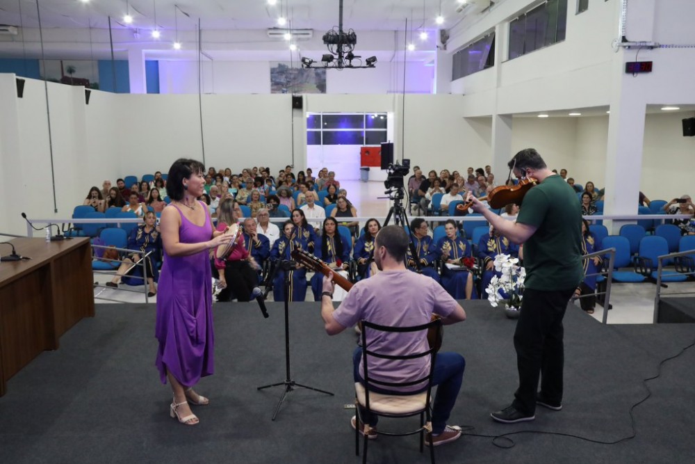 Em noite memorável, com discurso em versos, ALBD empossa novos membros