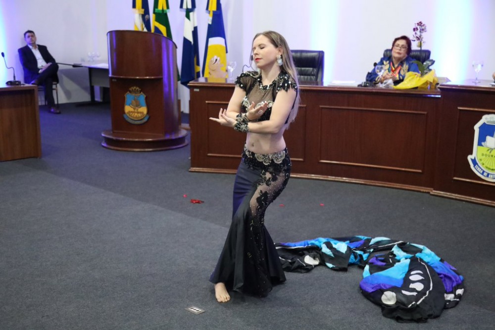 Em noite memorável, com discurso em versos, ALBD empossa novos membros Em noite memorável, com discurso em versos, ALBD empossa novos membros