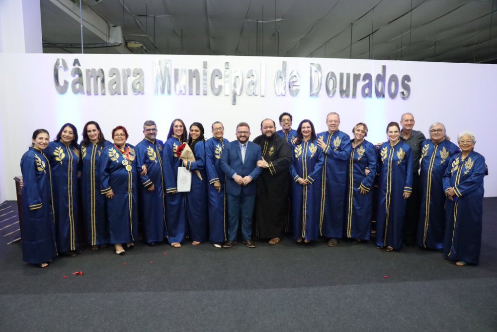 Em noite memorável, com discurso em versos, ALBD empossa novos membros