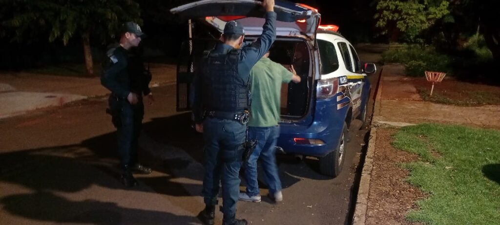 Dourados: acidente entre carro e moto mata homem em cruzamento; autor estava bêbado Dourados: acidente entre carro e moto mata homem em cruzamento; autor estava bêbado