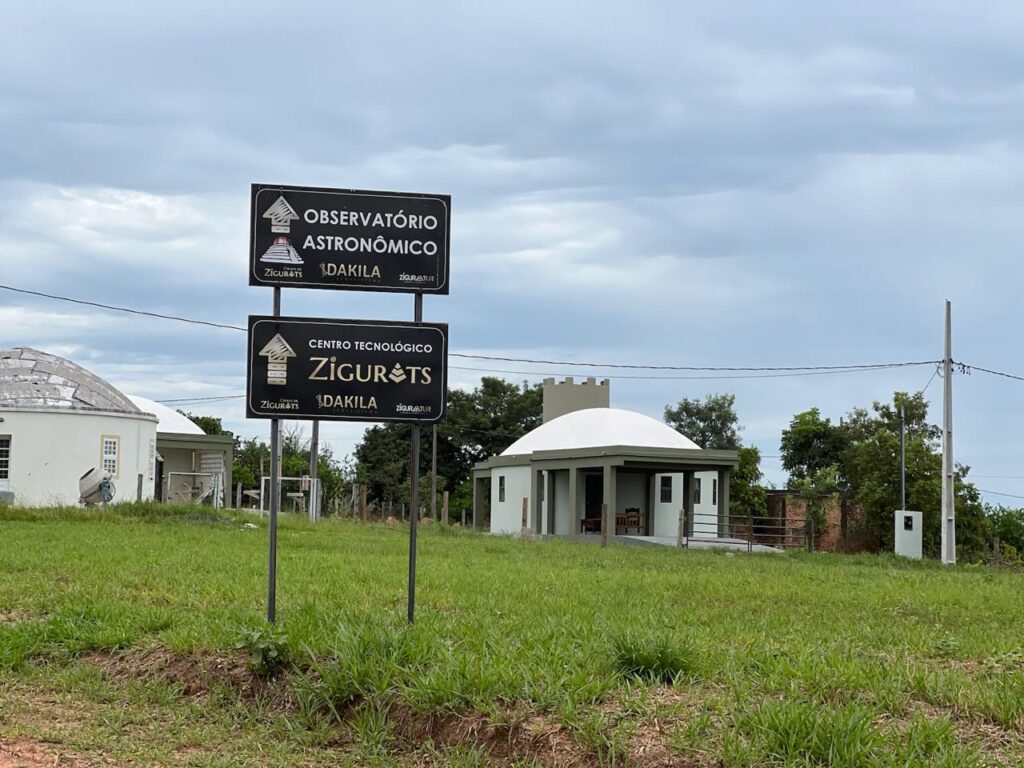 Zigurats e Dakila: conhecimento sem amarras políticas, religiosas ou de qualquer natureza Zigurats e Dakila: conhecimento sem amarras políticas, religiosas ou de qualquer natureza