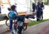 Motociclista fica inconsciente após sofrer queda em rotatória de MS