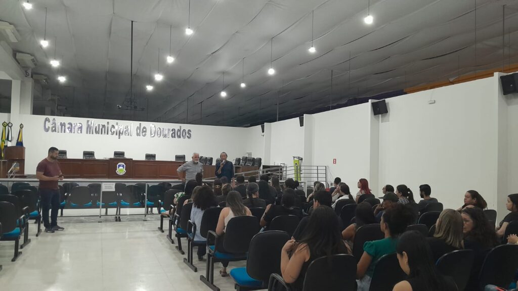 Dourados: Professores da Educação Especial vão à Câmara e reivindicam direito à hora-atividade Dourados: Professores da Educação Especial vão à Câmara e reivindicam direito à hora-atividade