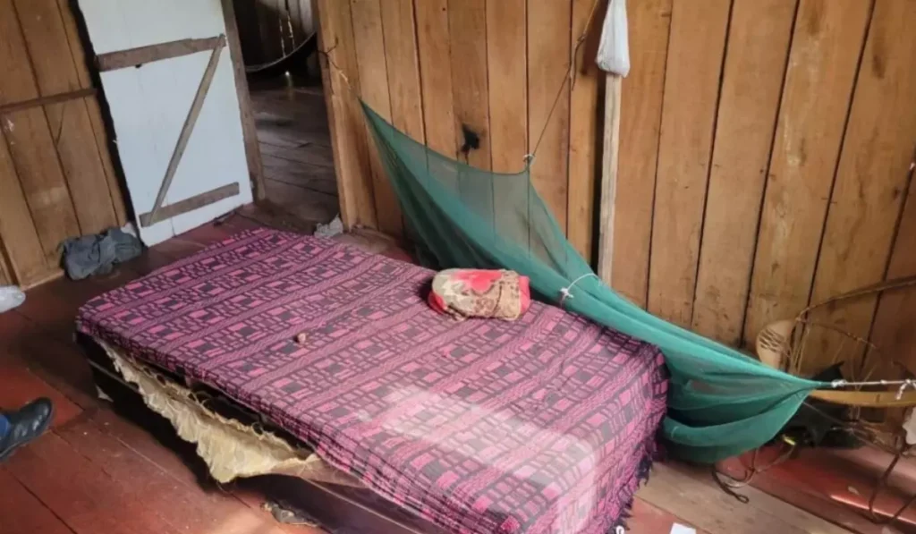 Suspeito de estuprar a própria mãe de 98 anos é preso após vizinhos ouvirem gritos de socorro Suspeito de estuprar a própria mãe de 98 anos é preso após vizinhos ouvirem gritos de socorro