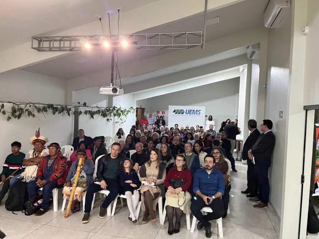 Lançamento de 'A Revolta da Natureza' reúne público em noite fria e reforça urgência da causa ambiental Lançamento de 'A Revolta da Natureza' reúne público em noite fria e reforça urgência da causa ambiental