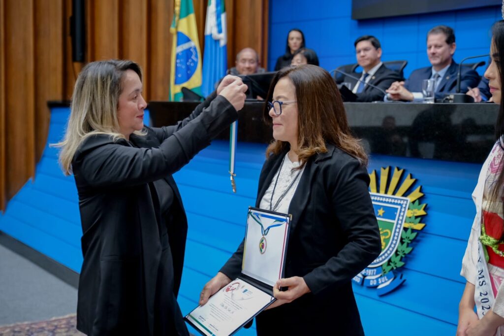 Lia Nogueira homenageia representantes da comunidade nipo-brasileira Lia Nogueira homenageia representantes da comunidade nipo-brasileira