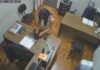 Professora filmada furtando cartões usou dados para comprar roupas fitness, diz polícia