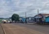 Namorado e mãe com filho de 4 anos no colo é morta pelo ex com facada nas costas