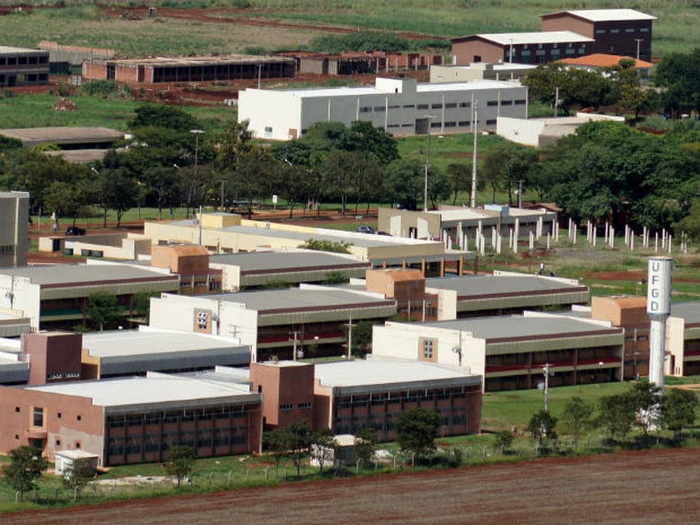 '20 anos de UFGD: projeto de Educação pública do interior bem sucedido', por Tiago Botelho '20 anos de UFGD: projeto de Educação pública do interior bem sucedido', por Tiago Botelho