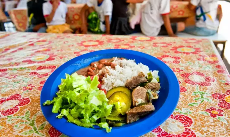 'Muitos alunos falam que vêm para escola pela comida': como desnutrição afeta aprendizado