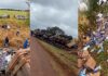 MS: carreta tomba e carga de alimentos é saqueada por populares na BR-163