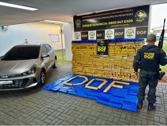 DOF apreende carro roubado com mais de mil quilos de drogas em Dourados DOF apreende carro roubado com mais de mil quilos de drogas em Dourados