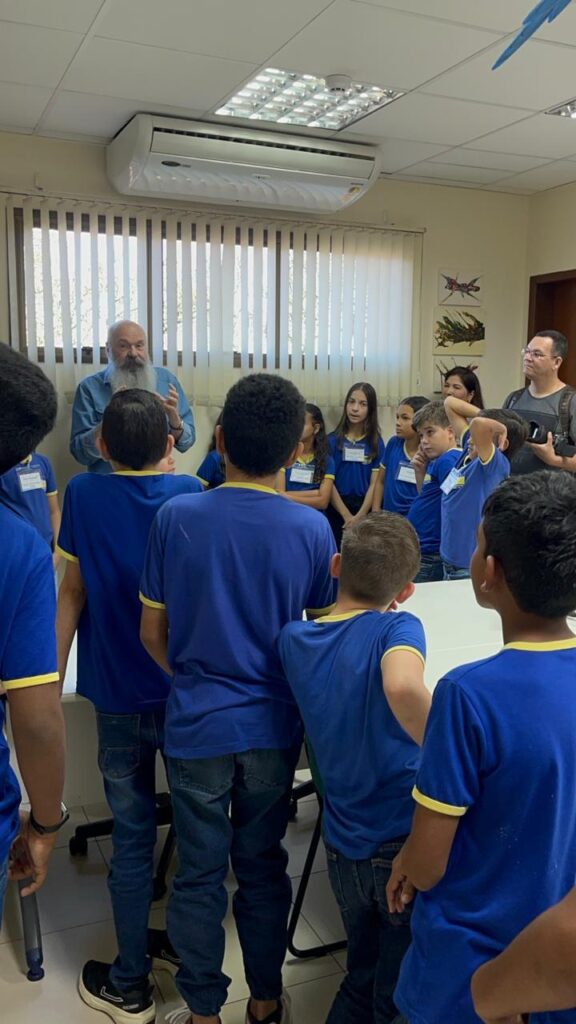 Alunos da Escola Prefeito Luiz Antônio transformam visita ao Fórum em aula de cidadania