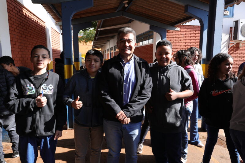 Prefeitura instala câmeras na Escola Weimar Torres e amplia segurança dos alunos Prefeitura instala câmeras na Escola Weimar Torres e amplia segurança dos alunos