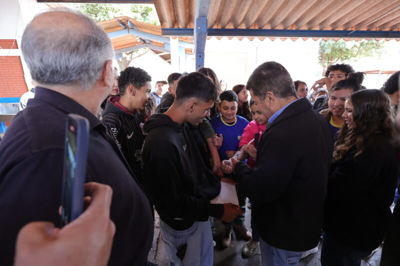 Prefeitura instala câmeras na Escola Weimar Torres e amplia segurança dos alunos Prefeitura instala câmeras na Escola Weimar Torres e amplia segurança dos alunos