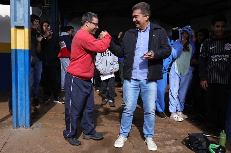 Prefeitura instala câmeras na Escola Weimar Torres e amplia segurança dos alunos Prefeitura instala câmeras na Escola Weimar Torres e amplia segurança dos alunos