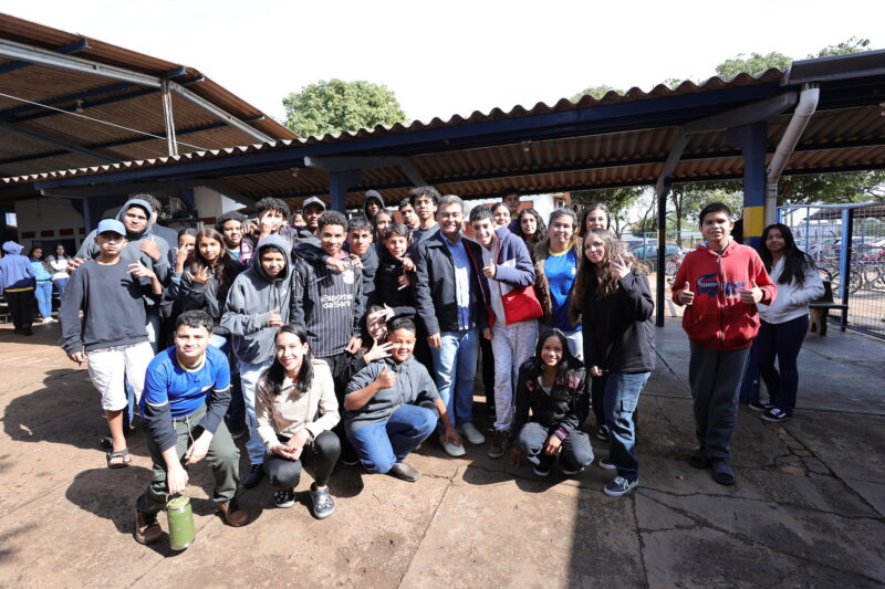 Prefeitura instala câmeras na Escola Weimar Torres e amplia segurança dos alunos Prefeitura instala câmeras na Escola Weimar Torres e amplia segurança dos alunos
