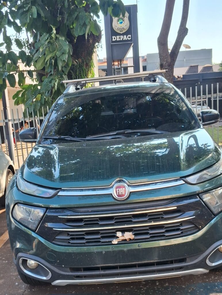 Casal é preso com carro roubado na BR-463 em Dourados; veículo seria levado à fronteira