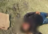 Corpo de homem é encontrado com marcas de tiros e com bilhete ao lado 'X9'